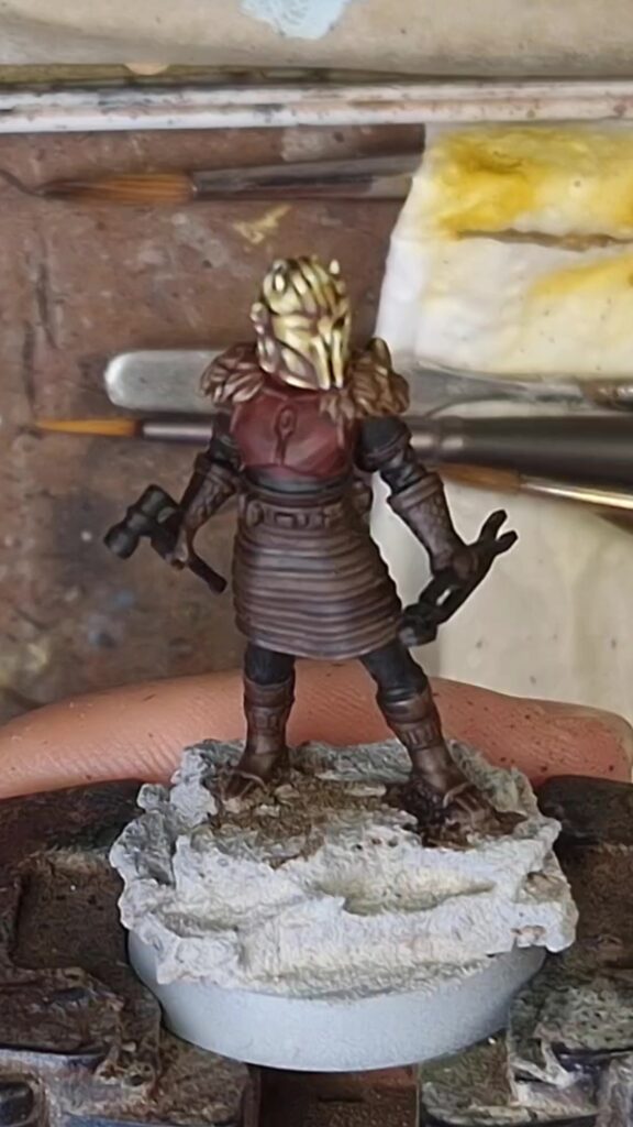 Éclaircis quasi blancs sur le casque NMM de l'Armurière