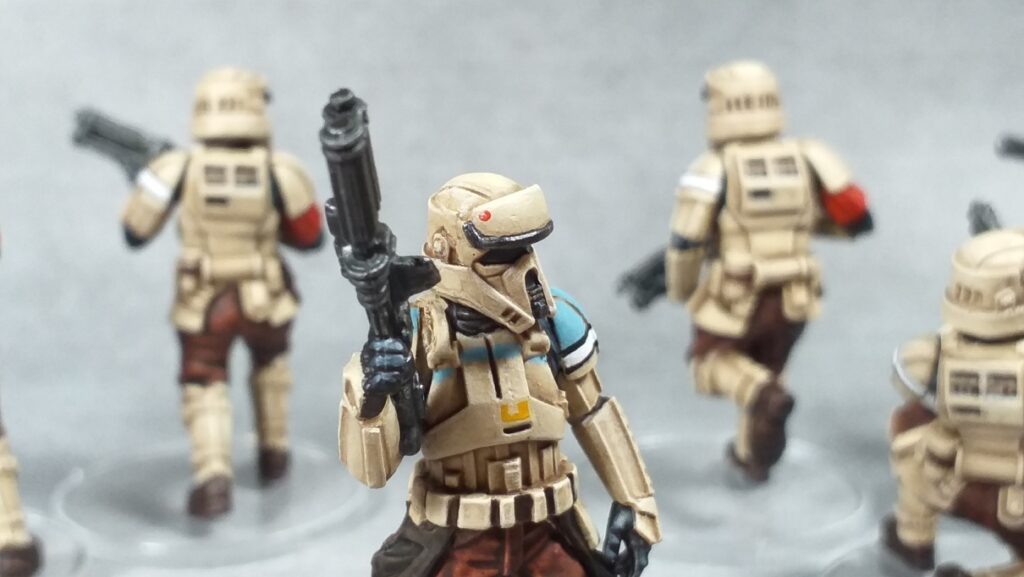 Close-up du chef d'escouade Shoretrooper aux épaulières bleu ciel