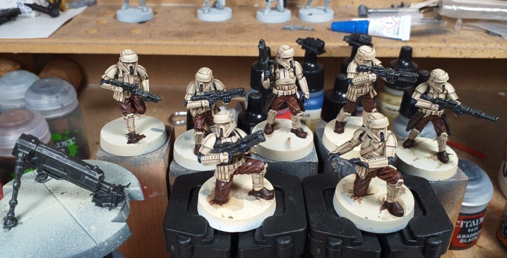 Ceinture, sacoches et brossage Gunmetal sur les armes des Shoretroopers