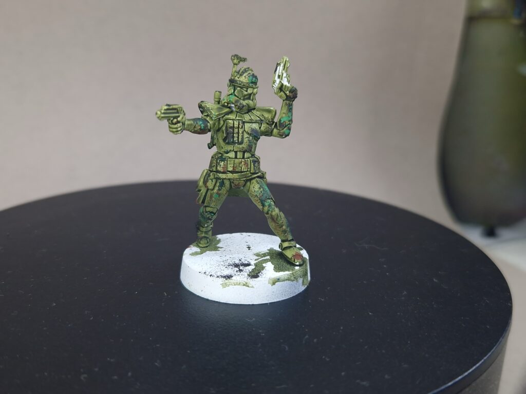 Touches de vert clair qui font vibrer le camouflage de l'ARC trooper