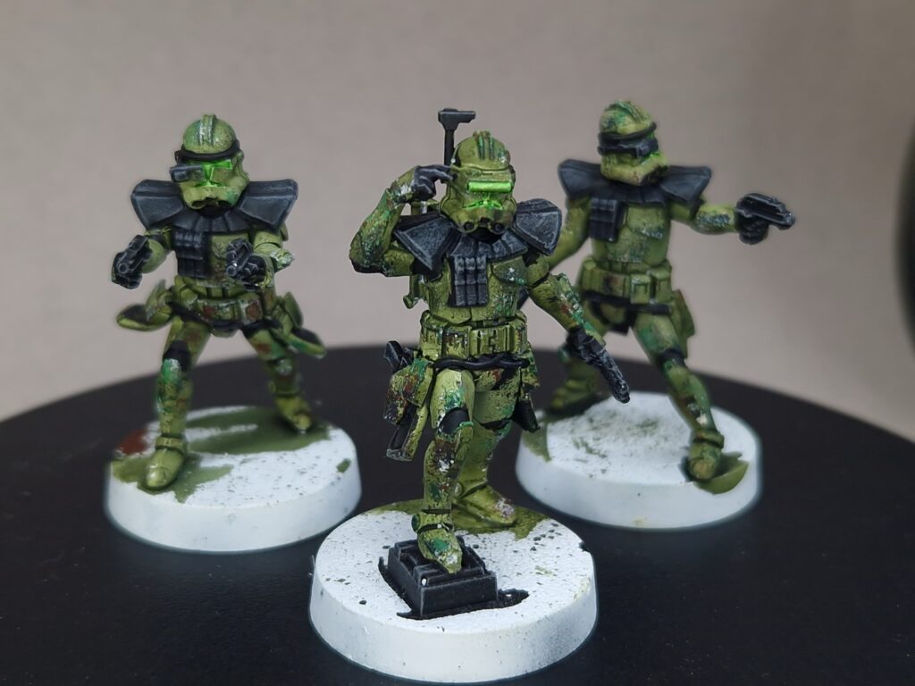 Les trois ARC Troopers Star Wars Legion peints en camouflage, résultat final